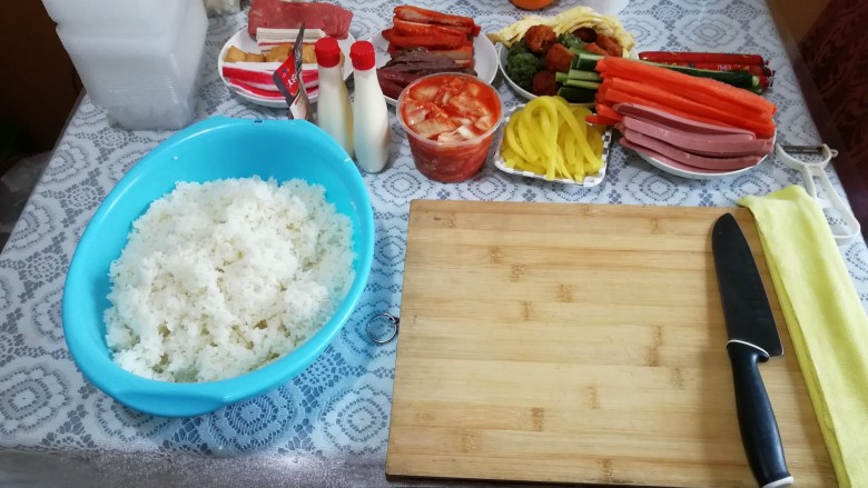 快手寿司,准备所有食材,像这样。