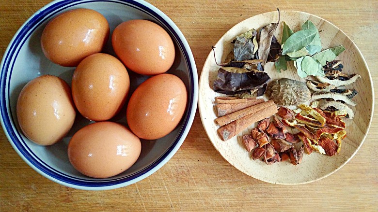 立夏的茶叶蛋,准备食材,<a style='color:red;display:inline-block;' href='/shicai/ 9'>鸡蛋</a>洗干净备用。