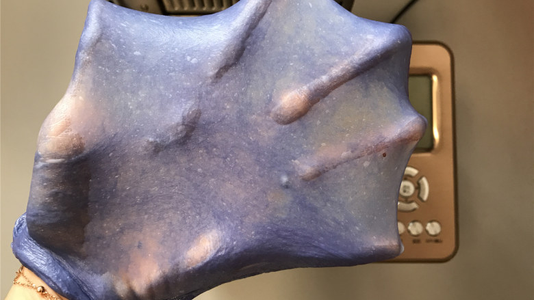 面包机版星空面包,和面结束,面团至完全。