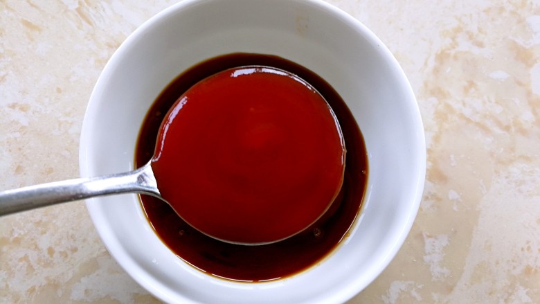 苹果的别样吃法~苹果鸡翅,将酱汁的所有材料放在一起