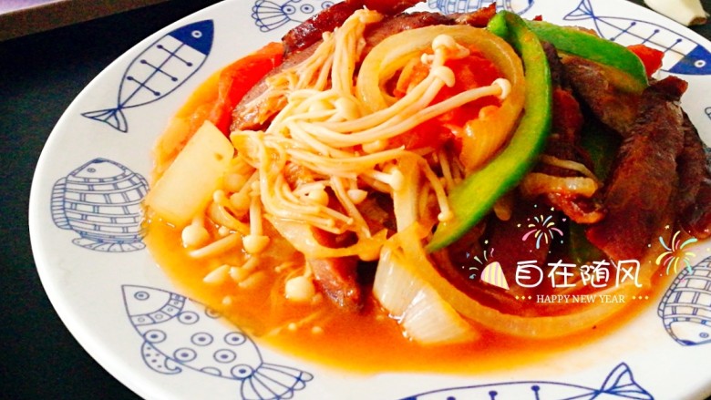 腊肠炒杂菜,出锅盛盘
