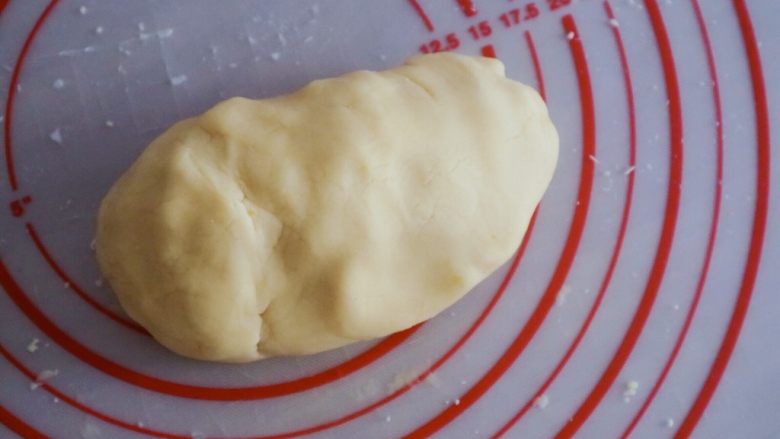 花生饼干条(花生酱版),上下叠的方法将面粉叠加成团,为了避免有筋性也可以直接手抓成团,⚠️不要像揉面那样揉