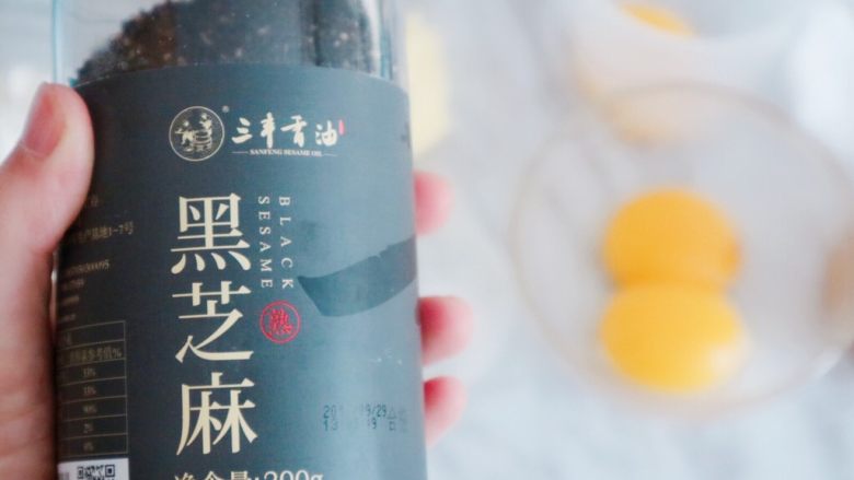 花生饼干条(花生酱版),表面装饰可以用黑芝麻或者果干,根据自己喜欢提前准备出来