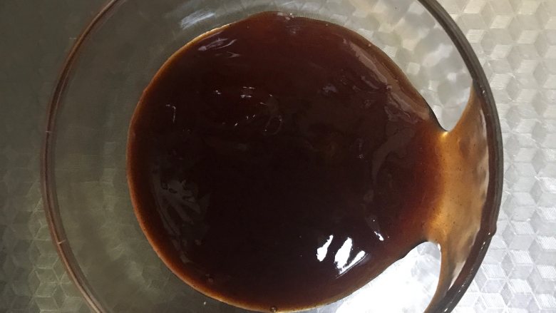 广式面点—叉烧包,除水淀粉,黄酒以外,其他调料混合备用