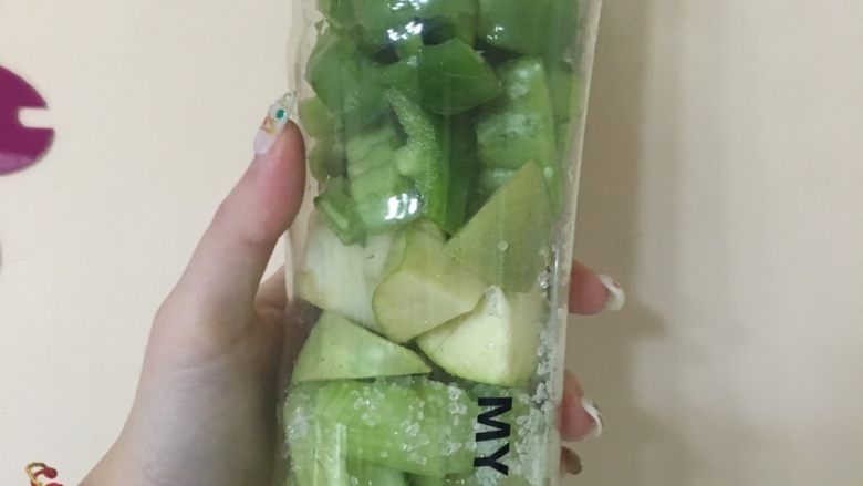 养颜通便排毒❤五青汁,放蜂蜜+少许砂糖(个人喜好)