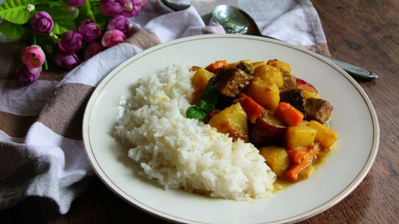 咖喱牛肉盖浇饭