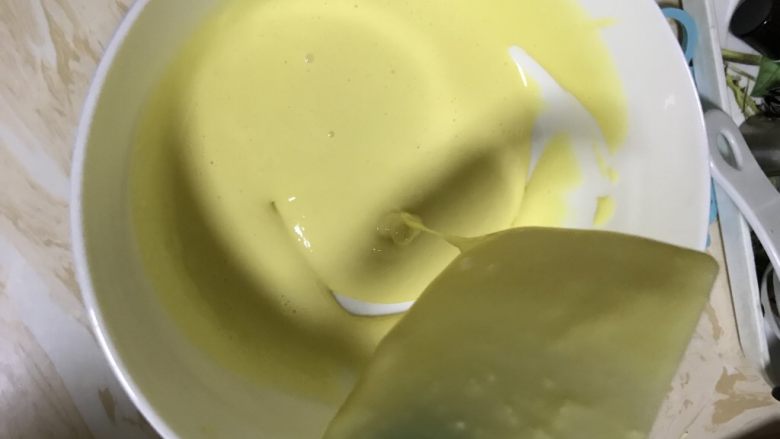 奶香松饼,面糊状态像自制酸奶
不要太厚