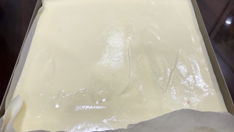 水果蛋糕,抹平,震荡出大气泡