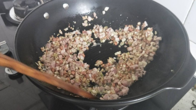 八宝粥,再放肉翻炒