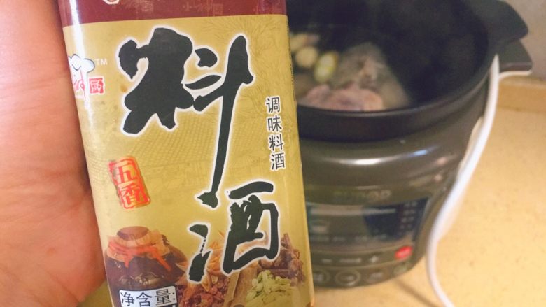 猪骨白萝卜汤「高压锅+砂锅快手版」,料酒7ml左右