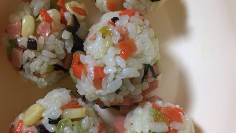 高考夜宵—鸡蛋饼卷子,如剩下米饭,可拿保鲜膜捏成团,小宝宝也很喜欢😘