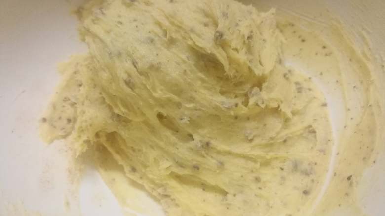 巧克力沙瓦琳,用刮刀轻轻拌匀