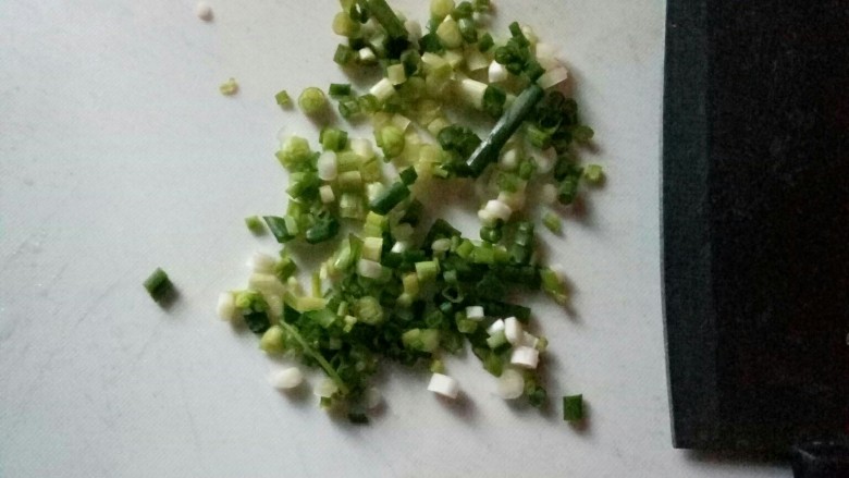 蔬菜煎饺,<a style='color:red;display:inline-block;' href='/shicai/ 157'>小葱</a>切粒