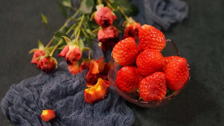 快手早餐之炒馒头丁,应季水果~草莓🍓