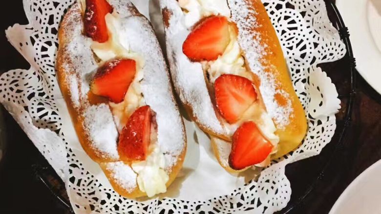 泡沫箱版的酸奶
,夹面包里吃