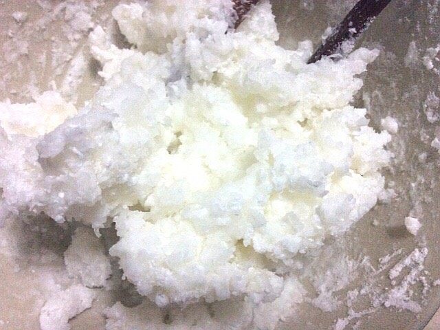 香蕉馅糯米土豆干炸丸子,50克用开水烫一下