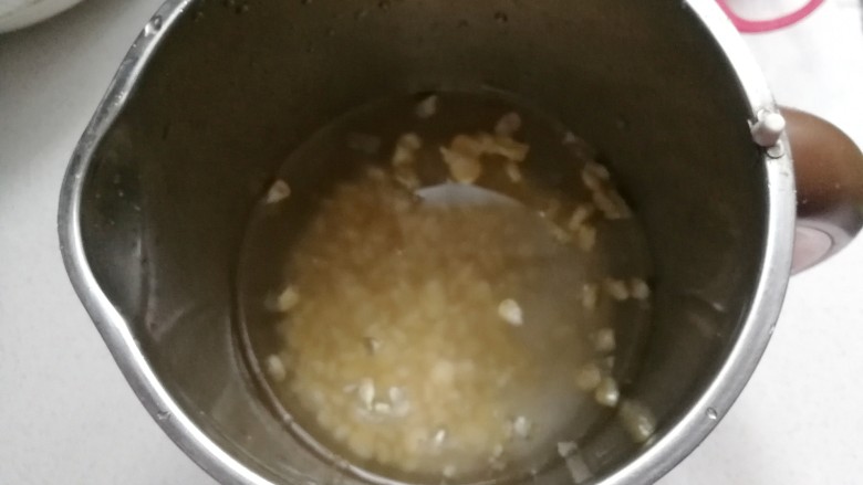 香浓奶香玉米汁,加入适量清水,水位达上限即可;