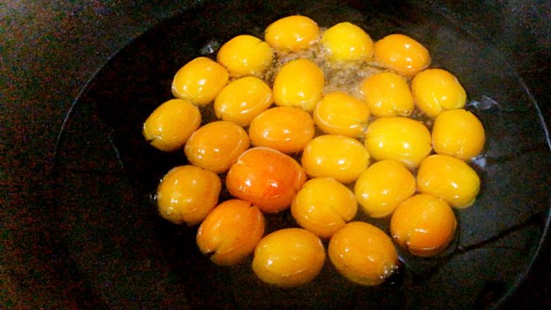 冰糖金桔🍊,大火煮好,转小火,焖煮半小时左右