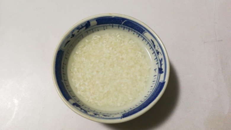 腊八粥+甜蜜红枣枸杞花生芝麻葡萄干薏米粥,<a style='color:red;display:inline-block;' href='/shicai/ 498'>糯米</a>清洗干净泡半小勺