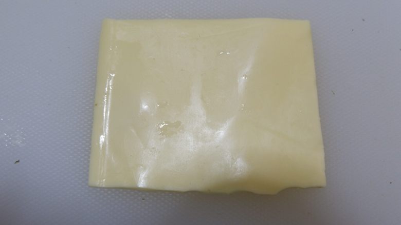 腰带炒饭便当盒「14」,在取一片芝士片。