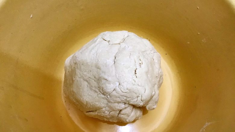 魏兄最喜欢吃的面疙瘩汤系列の素食,然后揉成一个不粘手的面团,备用