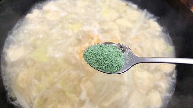 魏兄最喜欢吃的面疙瘩汤系列の素食,加一丢丢蔬之鲜(鸡精)