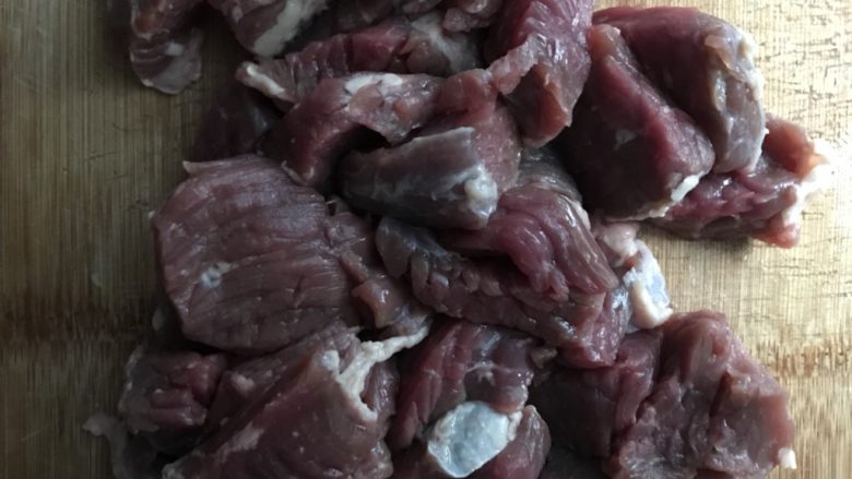 芝士牛肉堡,现在做<a style='color:red;display:inline-block;' href='/shicai/ 216'>牛肉</a>饼:肉切小块