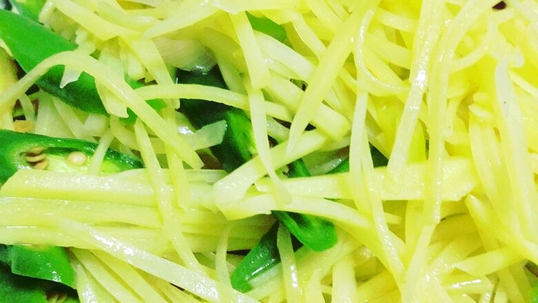 下饭菜😍脆脆酸辣土豆丝,出锅,鲜脆鲜脆的有木有?😜