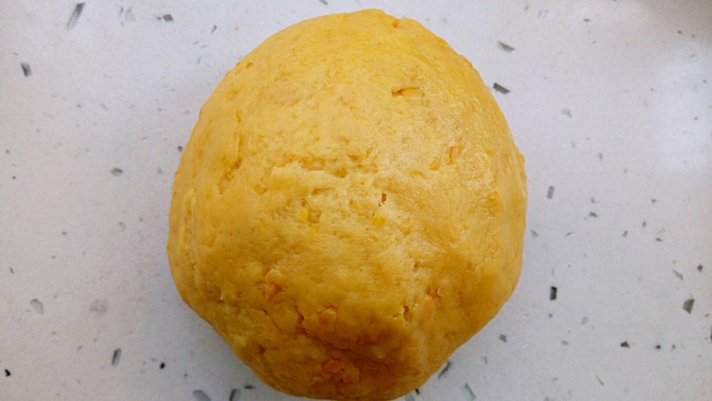 红薯芝麻饼干棒,揉成光滑面团,放置30分钟