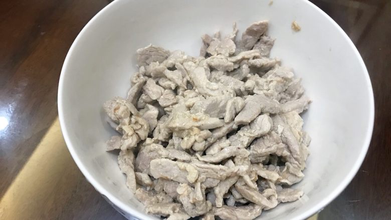 京酱肉丝,盛出备用