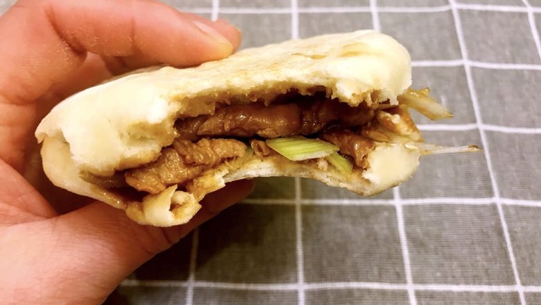 京酱肉丝,咬上一口，味道棒棒哒，肉质很是鲜嫩哦😋