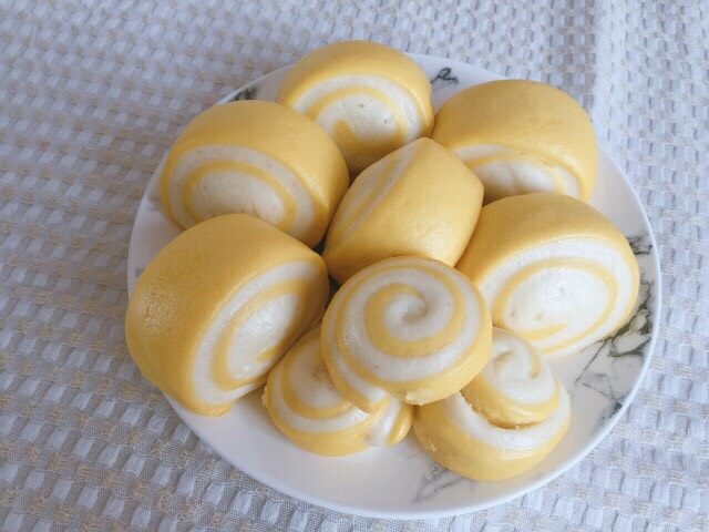 双色馒头（自发粉）,蒸好后关火等两三分钟再打开盖子