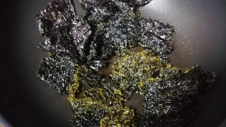 烤紫菜,马上下紫菜,这时候动作一定要快,姿势可以不帅,一定要快,准,狠!