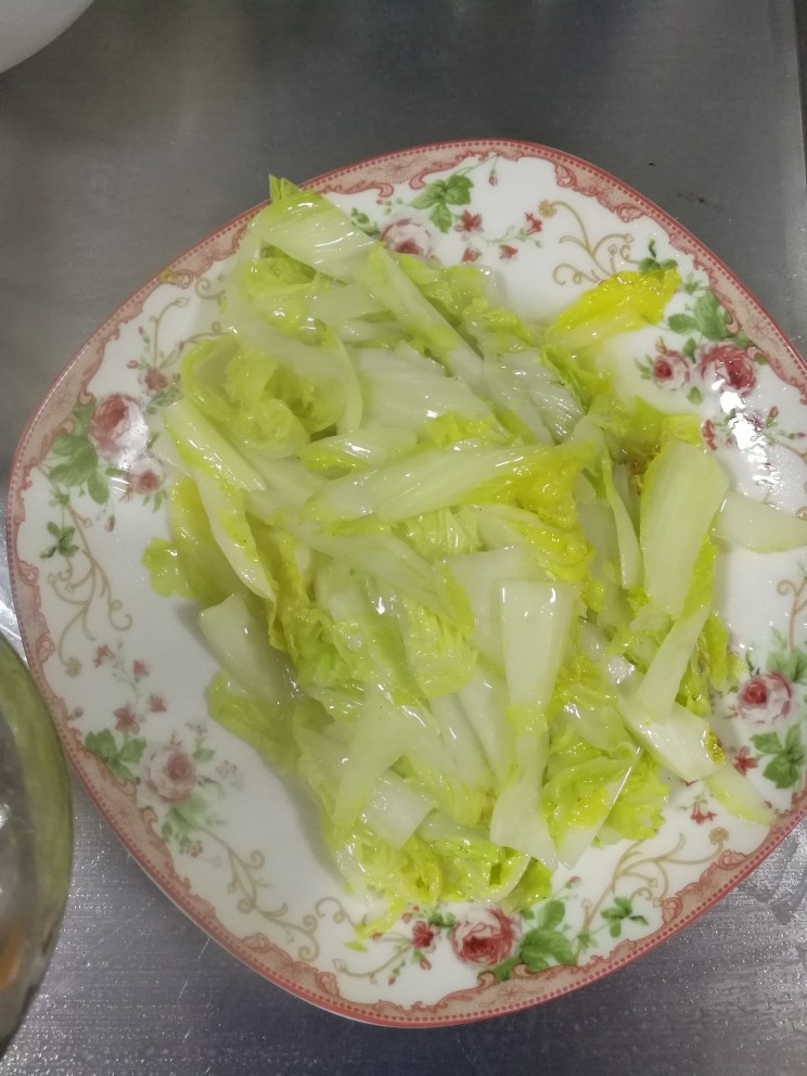 家常菜之干锅娃娃菜,炸下捞出，控出多余的油