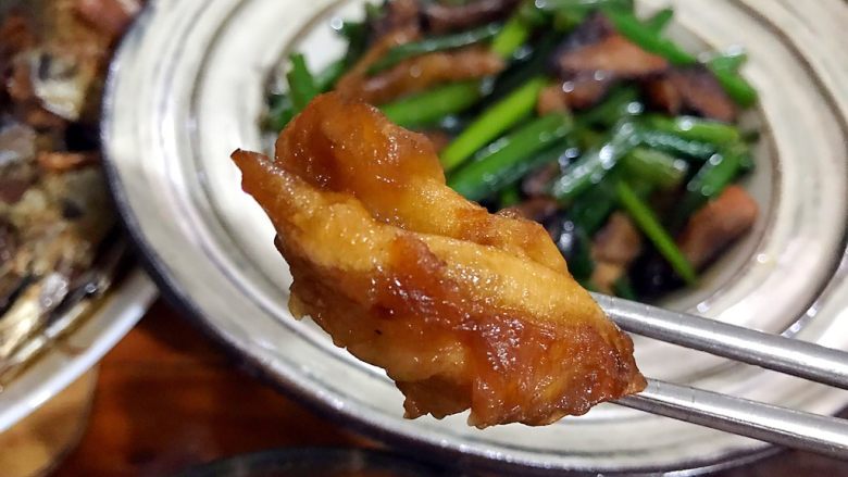 韭菜花酱肉老油条,油条融入了酱肉香,韭菜花香,实在是好吃
