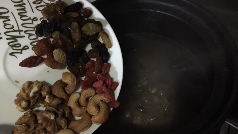 腊八粥(甜口),放可即食类,继续煮10分钟