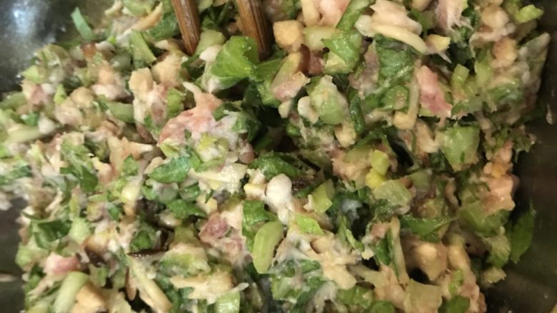 大肉包:芥菜猪肉大包子,肉馅不见得打上劲