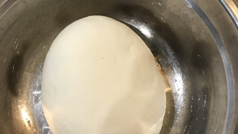 大肉包:芥菜猪肉大包子,第一次和面,不讲究一定光滑