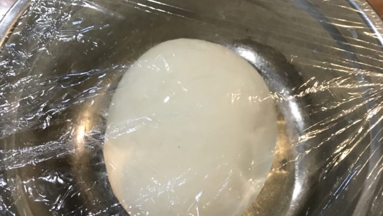 大肉包:芥菜猪肉大包子,揉好后,醒十分钟再揉