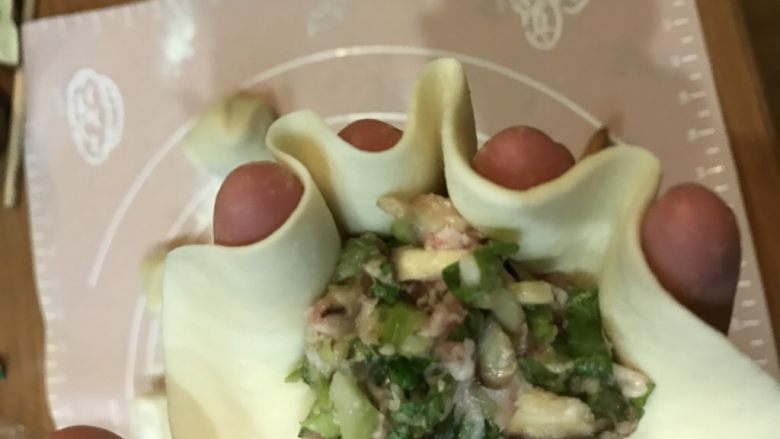 大肉包:芥菜猪肉大包子,看我手指头,这就已经有三折了。