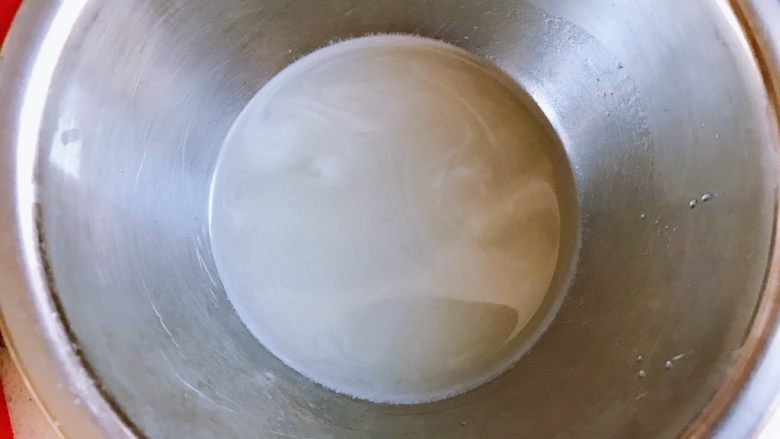 玫瑰花煎饺(无色素),然后滤去渣滓,留清澈的葱姜水备用