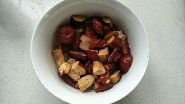 红枣蔓越莓软欧,红枣剪碎用<a style='color:red;display:inline-block;' href='/shicai/ 156925'>水</a>泡软