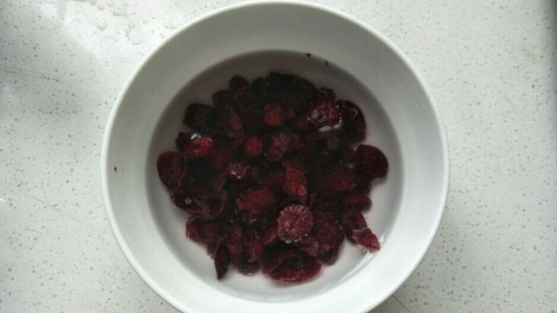 红枣蔓越莓软欧,<a style='color:red;display:inline-block;' href='/shicai/ 660'>蔓越莓</a>也用水泡软