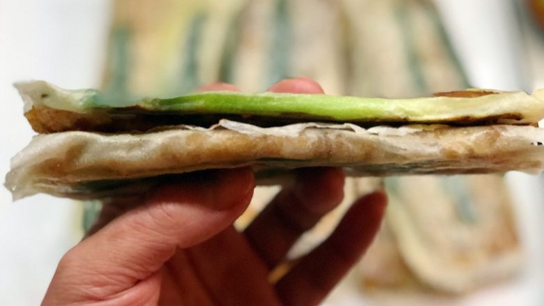 葱包烩儿,合而为一后就能拿着直接吃了
但是,我们还需要来点美美的成品图
