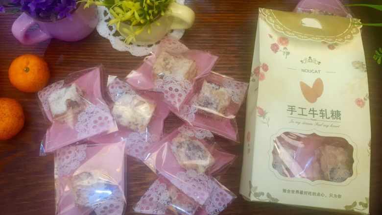 曼妙生花~双莓雪花酥,还可以装进礼品盒里,送亲朋好友都很不错哦