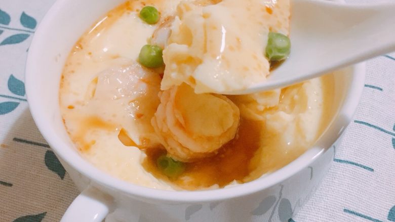 日本豆腐鲜虾蒸蛋,吃的时候可以加一点美极鲜酱油
鲜美可口,营养丰富