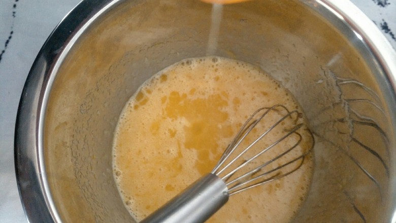 自己配无添加华夫饼粉,然后挤入橙子汁，没有橙子就算了，橙汁起到提香的作用。