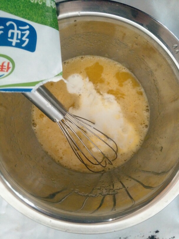 自己配无添加华夫饼粉,然后加入<a style='color:red;display:inline-block;' href='/shicai/ 219'>牛奶</a>，太小宝宝可以换成等量配方奶粉。