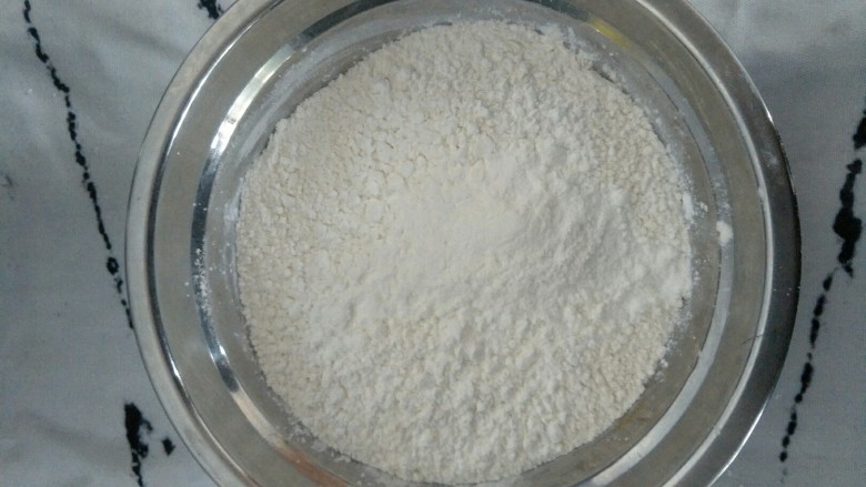 自己配无添加华夫饼粉,面粉与<a style='color:red;display:inline-block;' href='/shicai/ 512'>玉米淀粉</a>泡打粉的混和粉