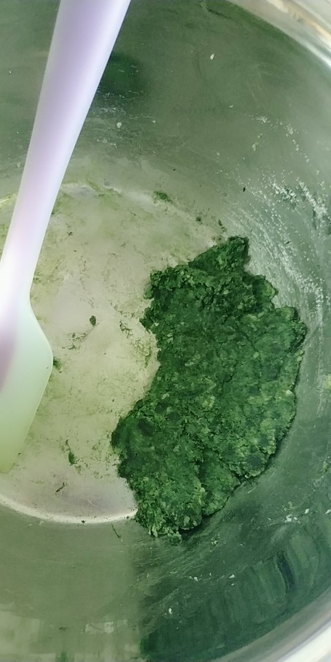 两种方法制作彩虹芝士,步骤和第一种类似,隔水加热,看芝士状态离火搅拌至均匀。